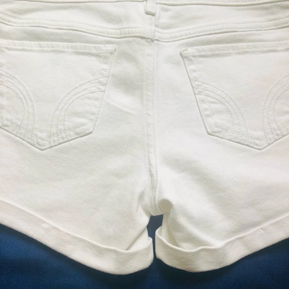 Hollister White Short - Picture 5 of 10